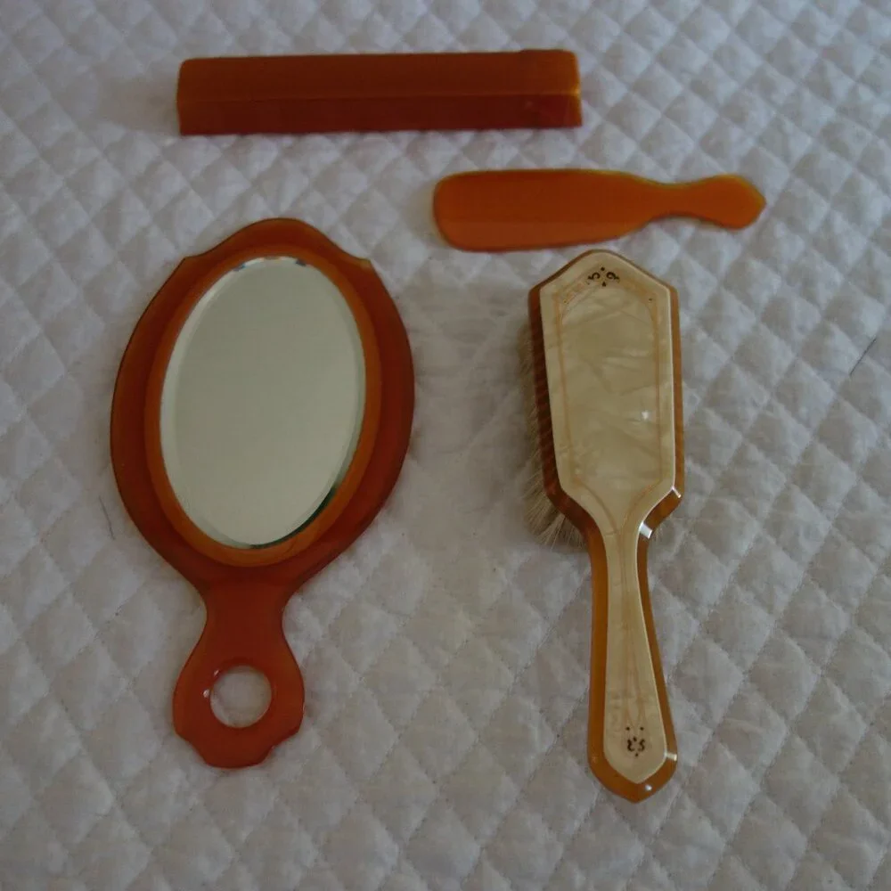 Vtg Art Deco Nouveau Celluloid Vanity Hand Mirror Shoe Horn & Accessories - Picture 2 of 4